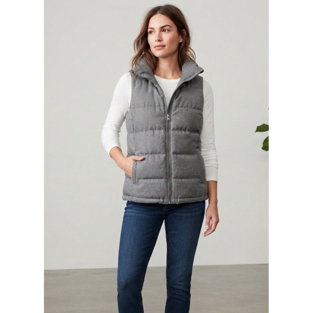 Old Navy Woman’s Quilted Puffer Vest Medium Gray Warm Layering Outerwear Hiking